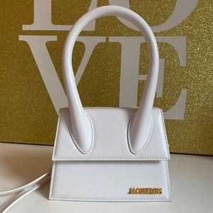 Jacquemus Le Chiquito Moyen Bag